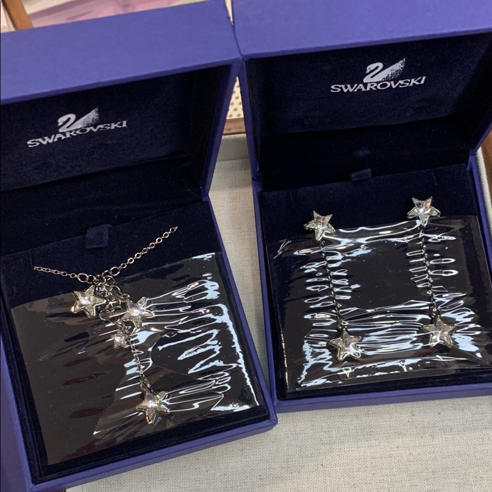 Swarovski Silver Star Necklace and Earrings Set